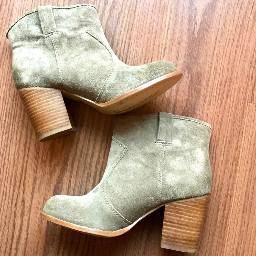 Splendid Lakota ankle boots Anthropologie Urban Outfitters Camuto suede 6.5